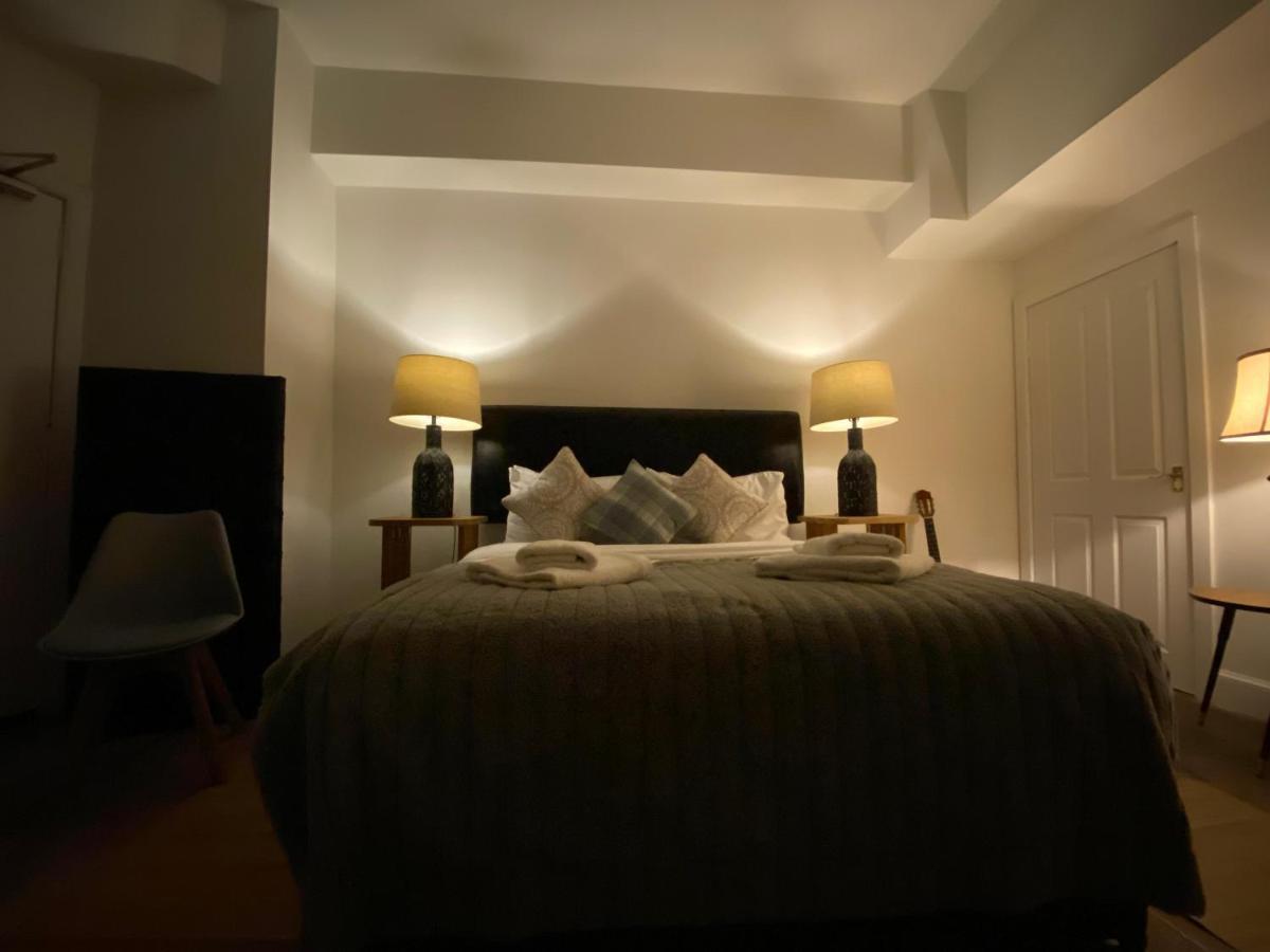 Queen Street Boutique Suites EDI Exterior foto A bedroom at the hotel