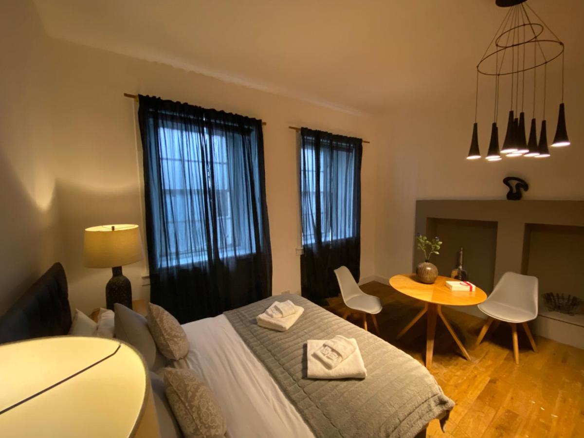 Queen Street Boutique Suites EDI Exterior foto A room at the hotel