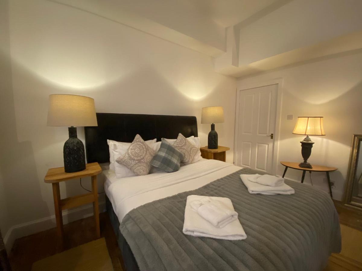 Queen Street Boutique Suites EDI Exterior foto A bedroom at the hotel