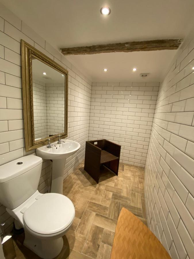 Queen Street Boutique Suites EDI Exterior foto A toilet in a London pub