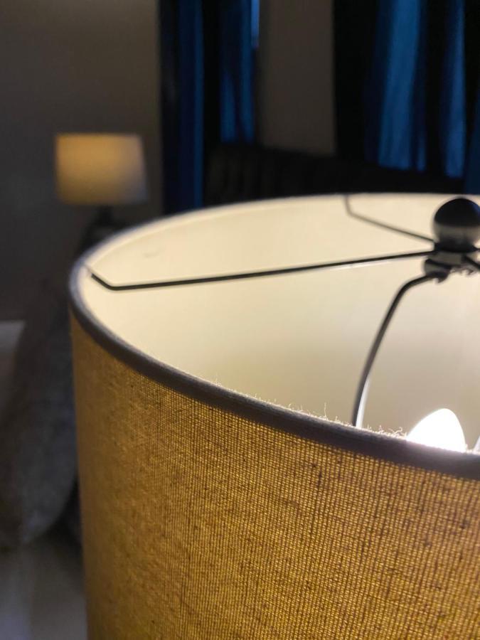 Queen Street Boutique Suites EDI Exterior foto A lampshade