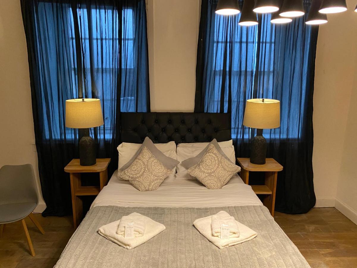 Queen Street Boutique Suites EDI Exterior foto A bedroom at the hotel